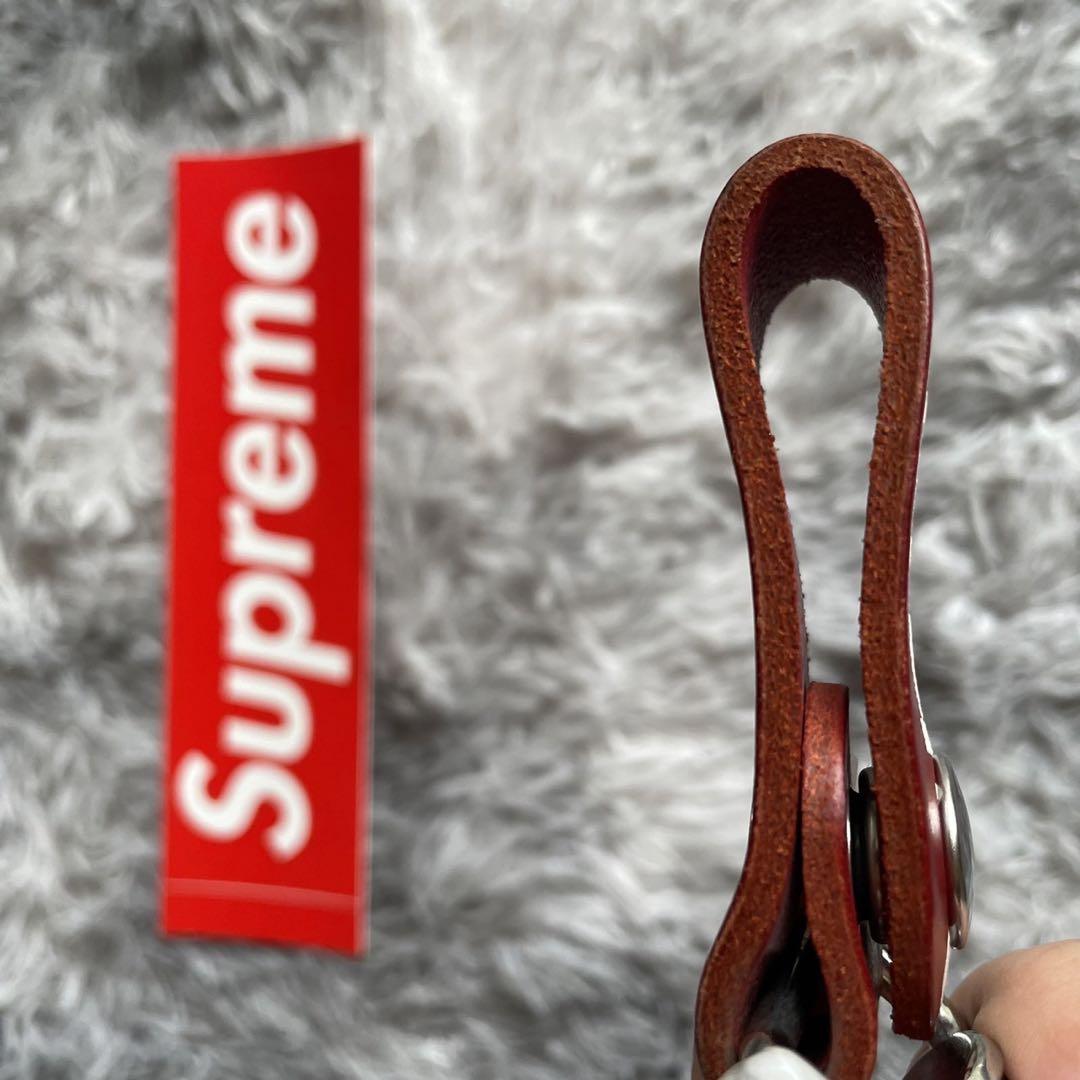 supreme レザー ロゴ キーホルダー