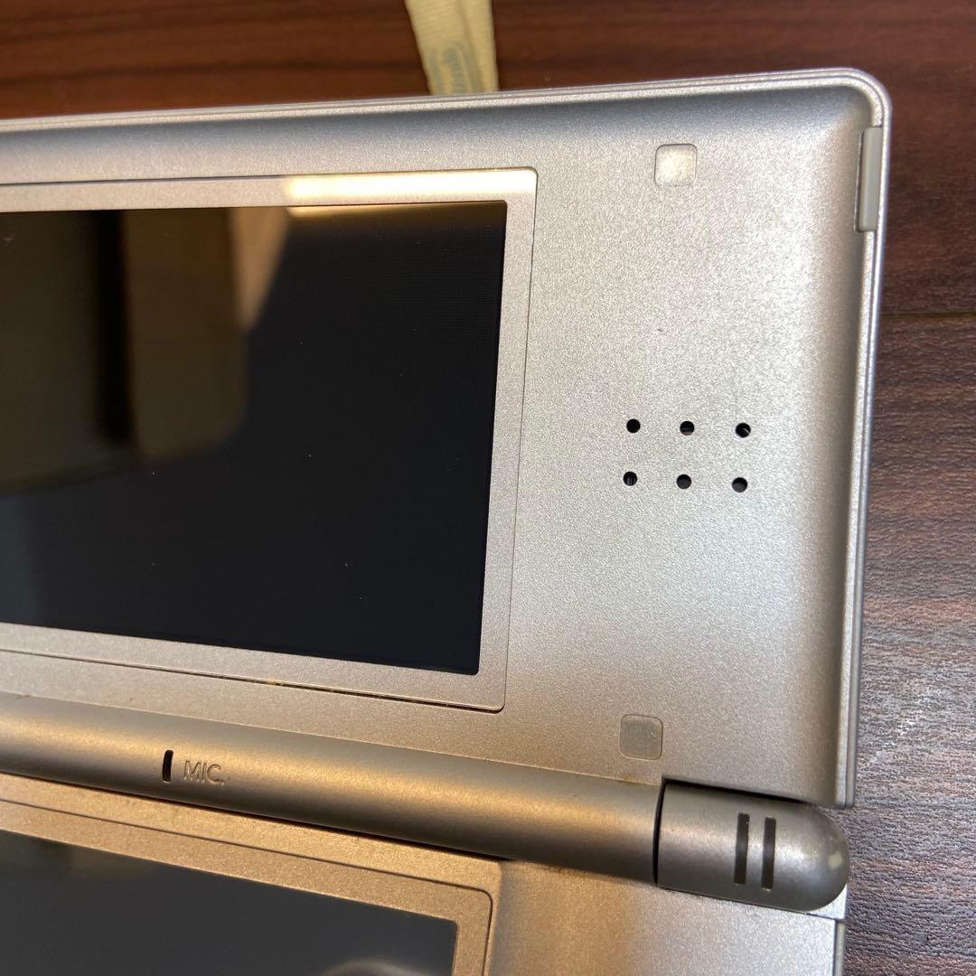 ニンテンドーDS LITE 本体 グロスシルバー 4148 ニンテンドーDS LITE 本体 グロスシルバー 4148