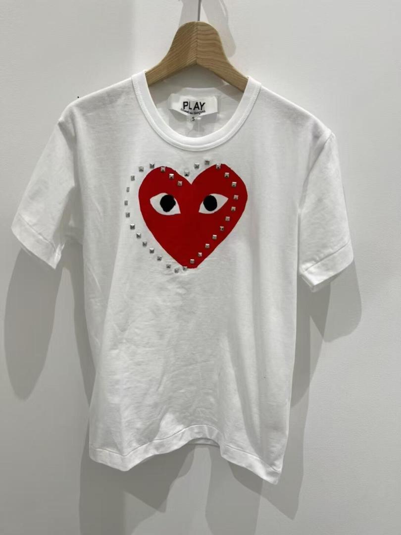 新作ウエア PLAY COMME des GARÇONSのハートTシャツです S赤い柳丁 - メルカリ トップス