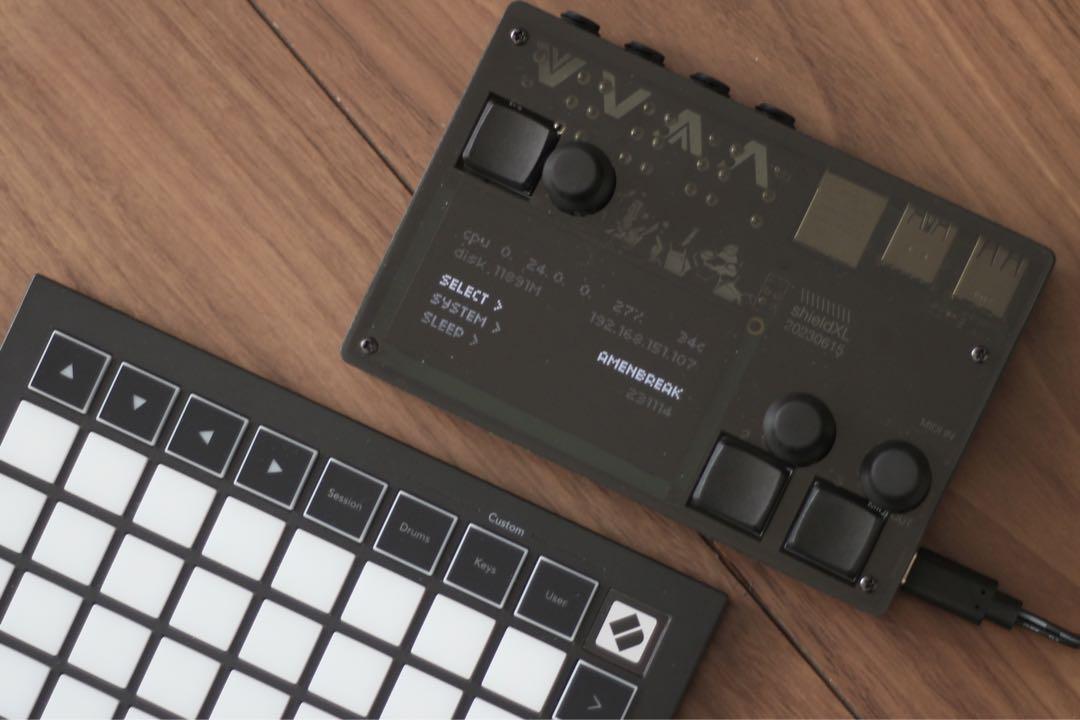 鍵盤楽器 Norns - Shield XL + Launchpad #monome Chopping Amen breaks on a Shield XL Monome Norns + Launchpad