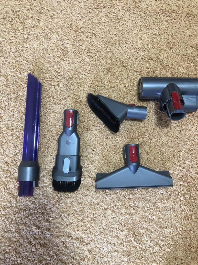 Dyson V8 2台　掃除機 各種アタッチメント付き