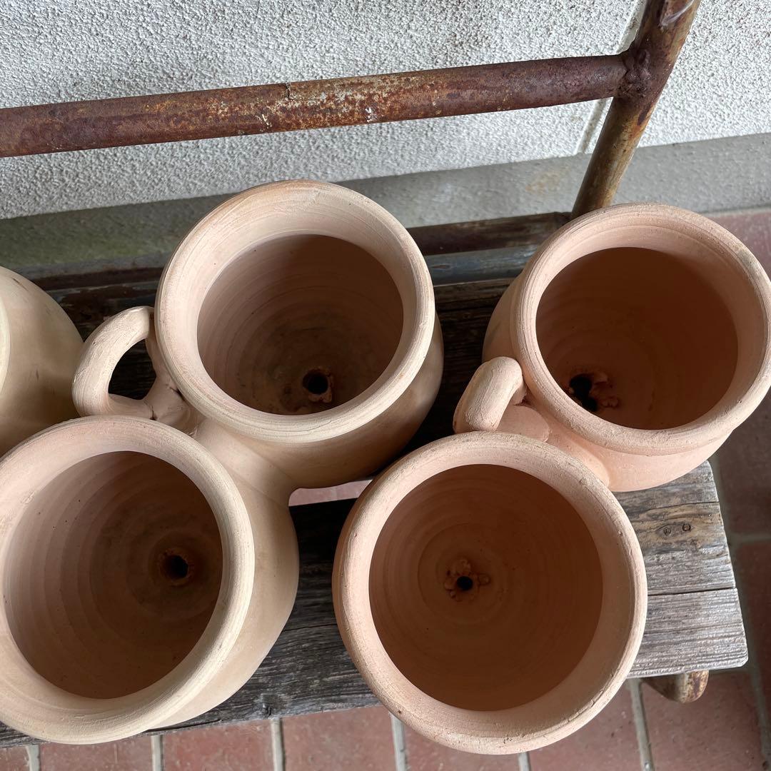 珍しい素焼きの壺型植木鉢