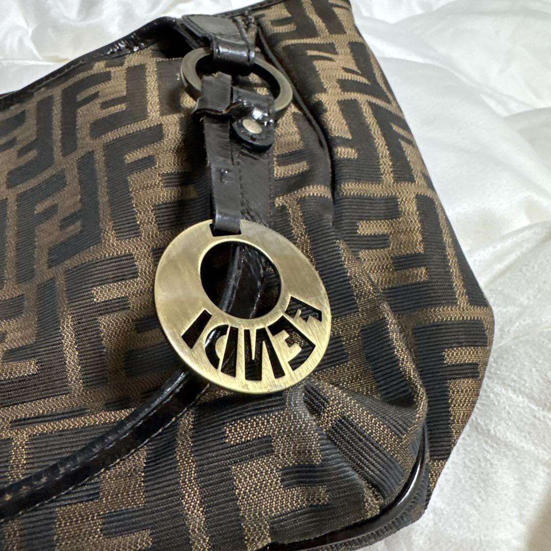 Fendi ロゴパターン ショルダーバッグ