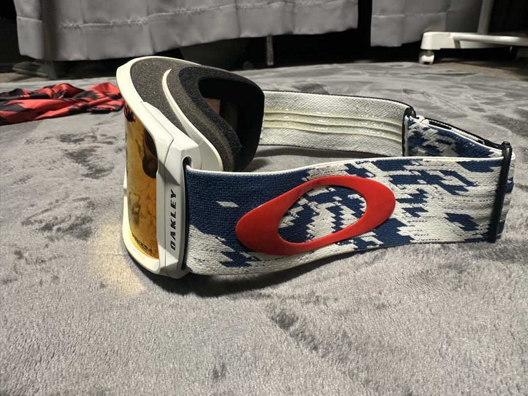 Oakleyオークリーゴーグル　ラインマイナー　ボルコムグローブM スノーボード