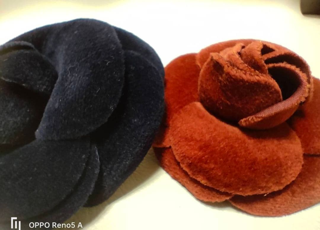 爆安2個組 シャネル CHANEL コサージュ 紺&えんじ カメリア ベロア 箱