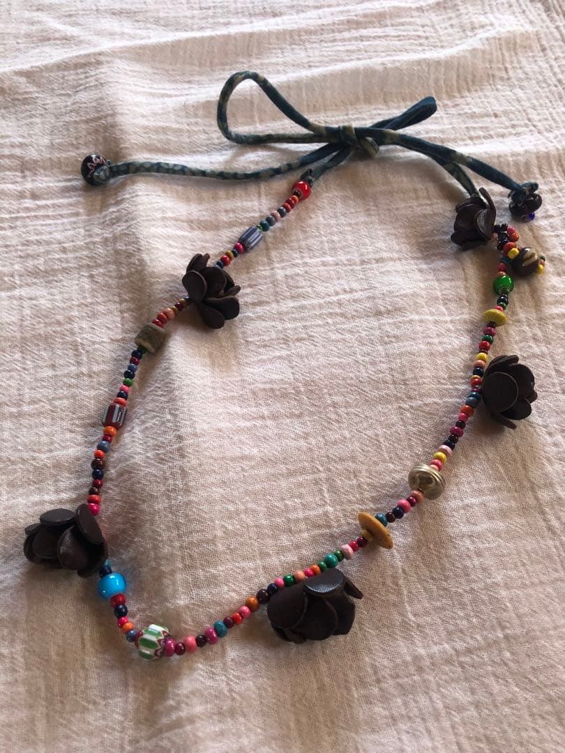 45R(45rpm)レザーフラワーネックレス