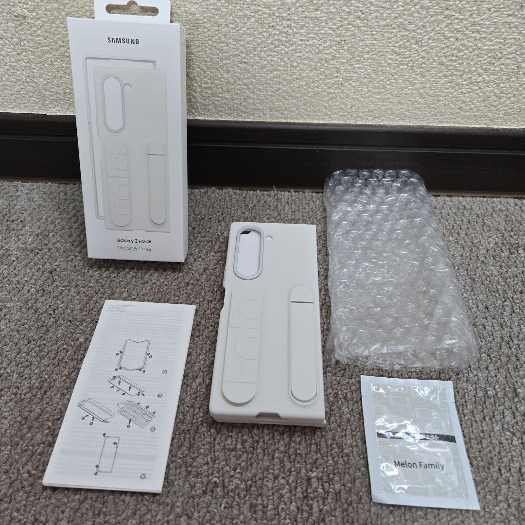 Galaxy Z Fold6 純正品シリコングリップケース　スマホスタンド　白