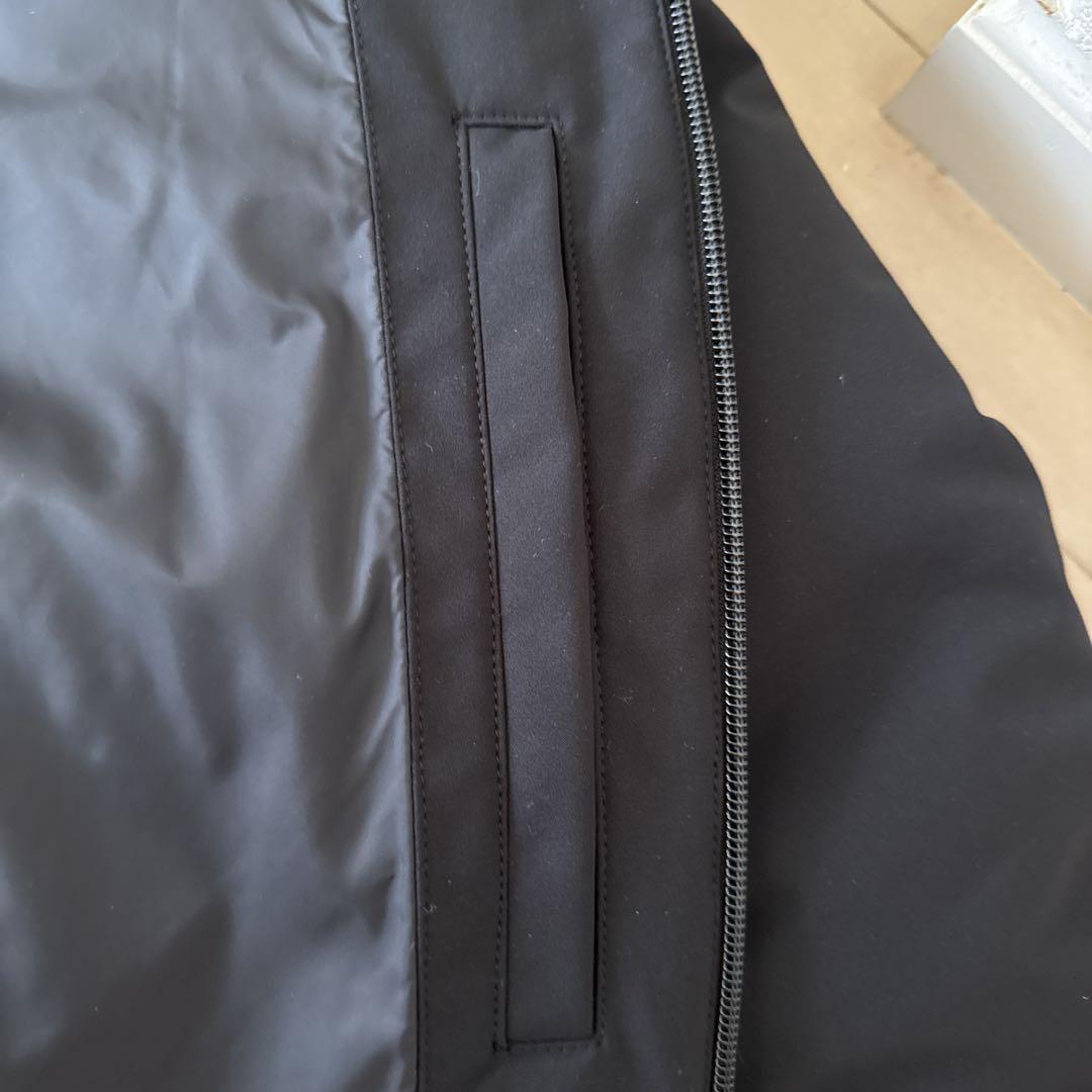 【美品】UNIQLO シームレスダウンパーカ