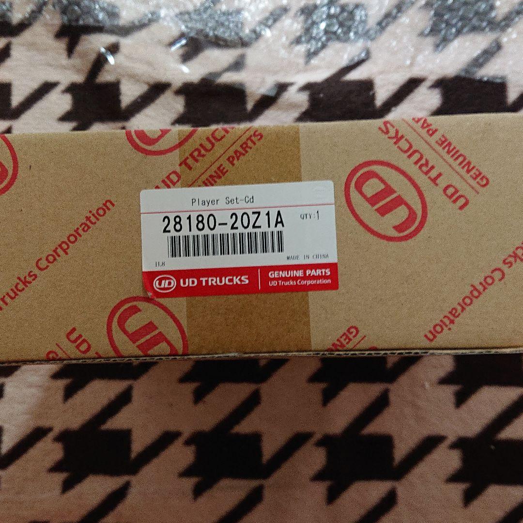 CDデッキ(UDトラックス純正) 新品