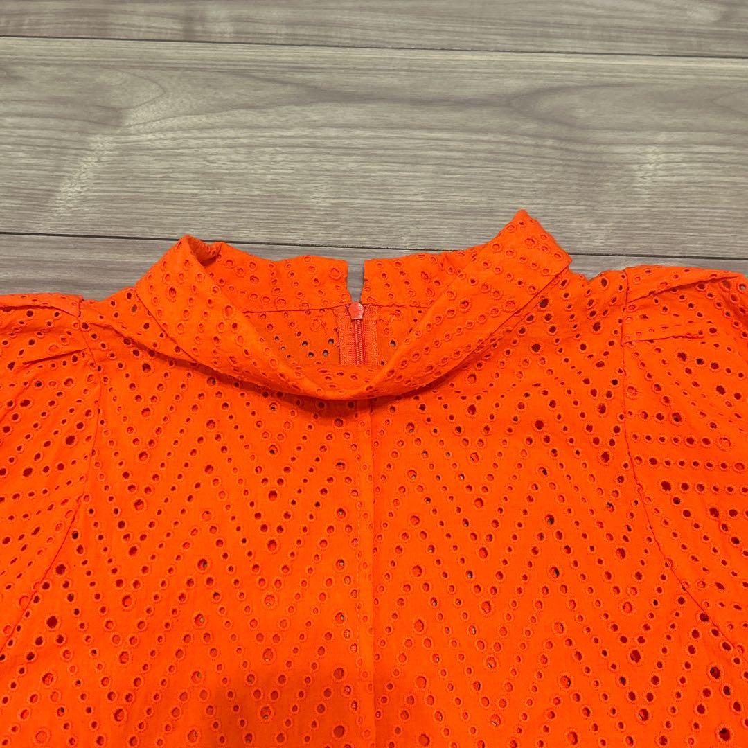 ■専用■美品 イネド 定価2,3万円 総刺繍のブラウス レッド パフスリーブ イネド 定価2,3万円 総刺繍のブラウス レッド パフスリーブ