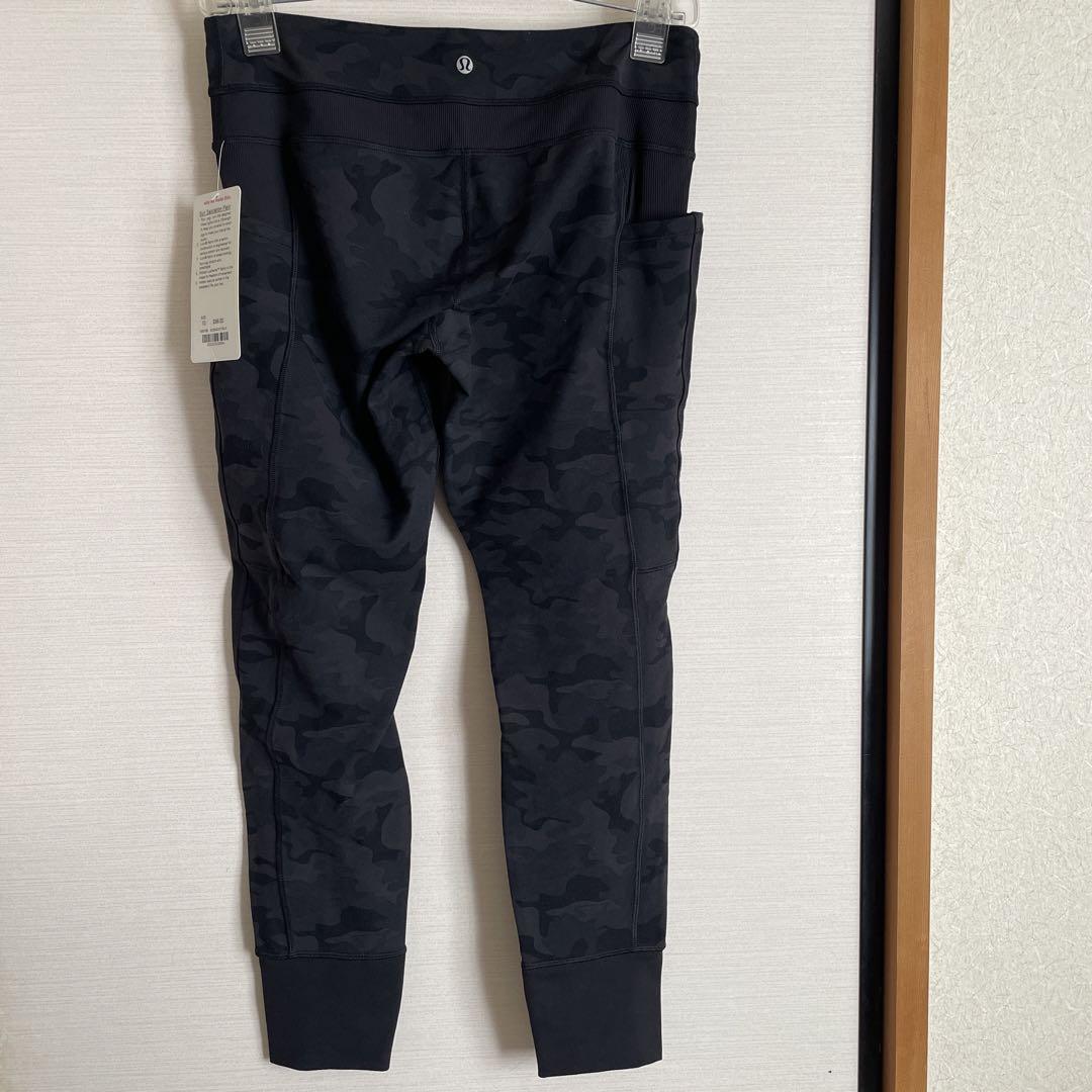 【新品タグ付】ルルレモンアスレティカ カモフラ柄レディースランニングボトムス
