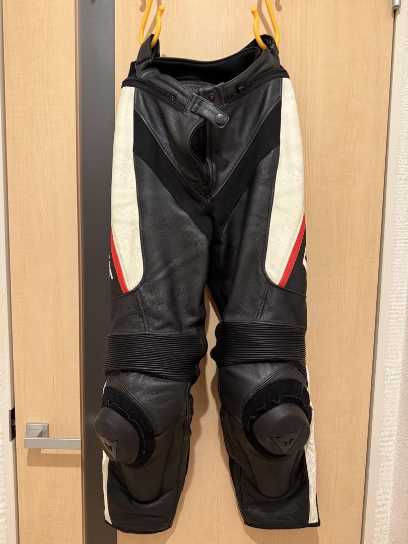 Dainese レザー製バイクパンツ ブラック/レッド バイクシーズンに向けてお勧め最新レザーパンツのご紹介【SUPER