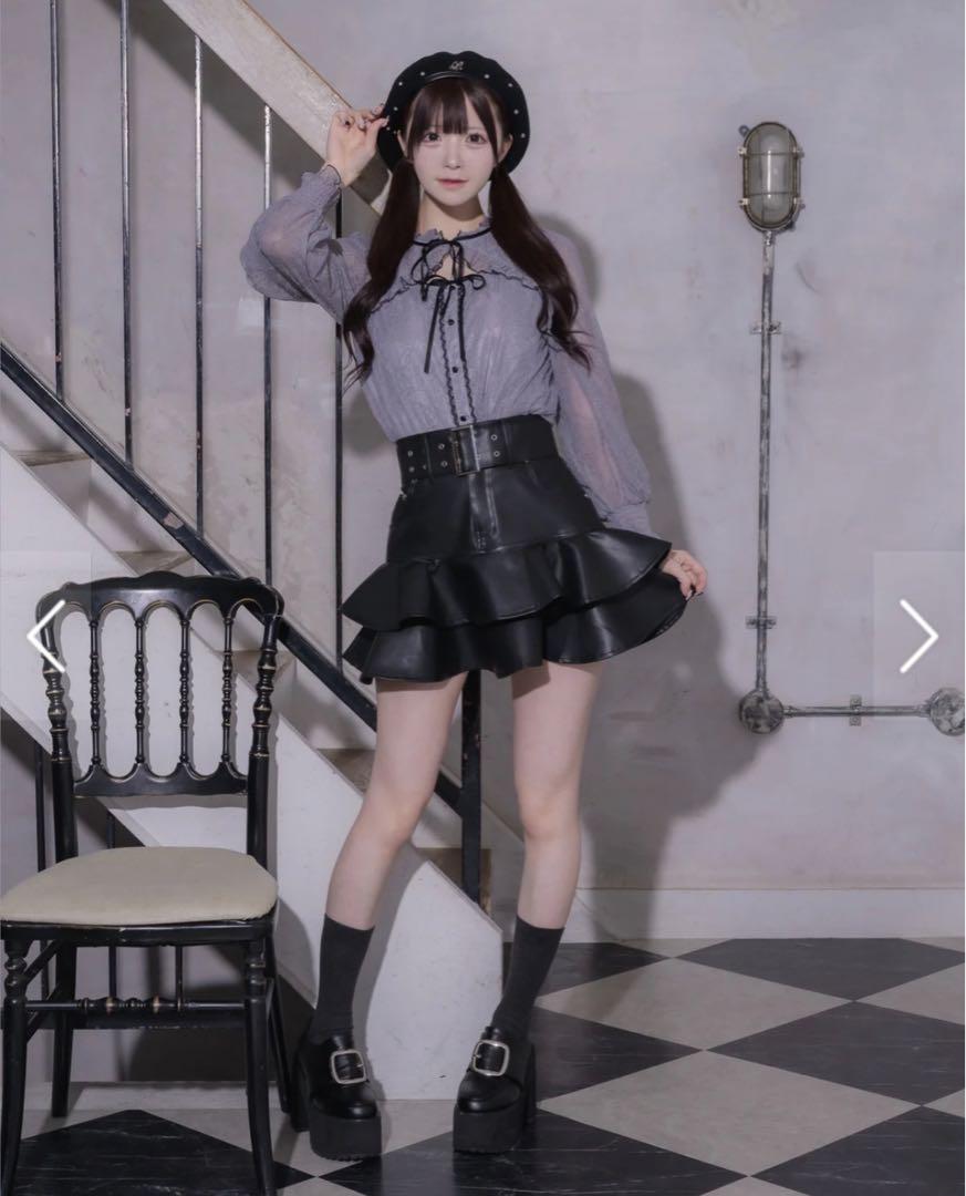 pium ベルト付きティアードレザースカート