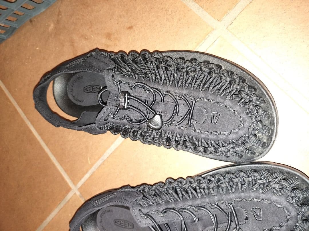 ★美品★KEEN UNEEK サンダル ブラック　27センチ