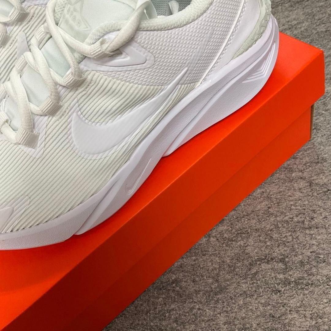 新品 NIKE ナイキ レディース ランニングシューズ スニーカー 23 白