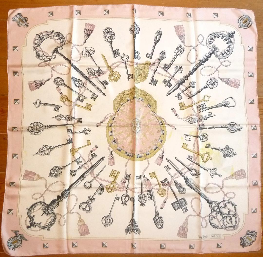 エルメススカーフ カレ90 鍵柄 タグあり シルク100% ピンク系HERMES