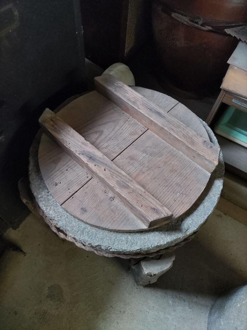 石臼　餅つき 　お正月 台座付き   杵２本オマケ付き 石臼 餅つき お正月 台座付き 杵2本オマケ付き