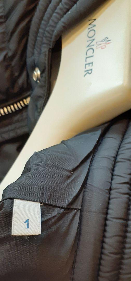 Moncler ブラック ダウンジャケットAMIOT　1