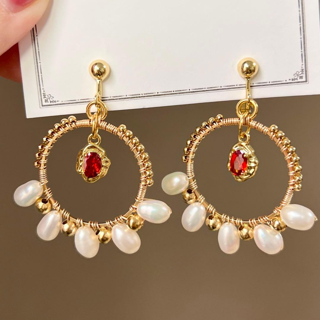 淡水パールフープピアスイヤリングジルコニア赤金属アレルギー対応クリスマスアクセ
