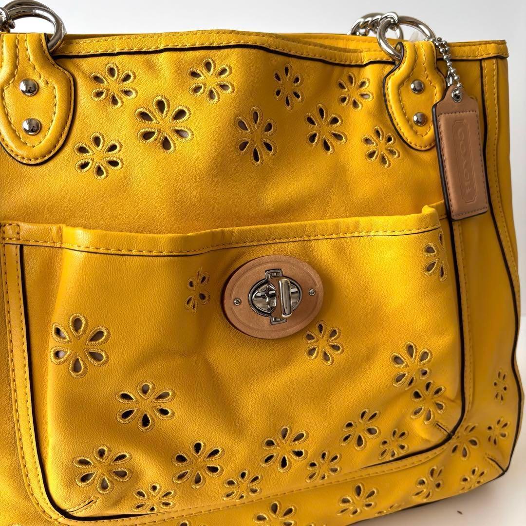 レア　新品未使用　コーチ　 チャーターベルトバッグ  イエローＧ　Ｐレザー 新品✨レア COACH コーチ トートバッグ ワンショルダーバッグ