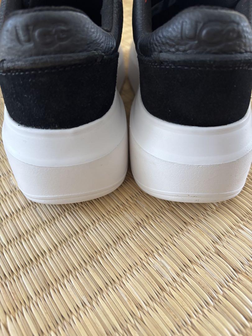 C06194 未使用品訳あり UGG スニーカー：左22cm/右22.5cm) C06194 未使用品訳あり UGG スニーカー：左22cm/右22.5cm