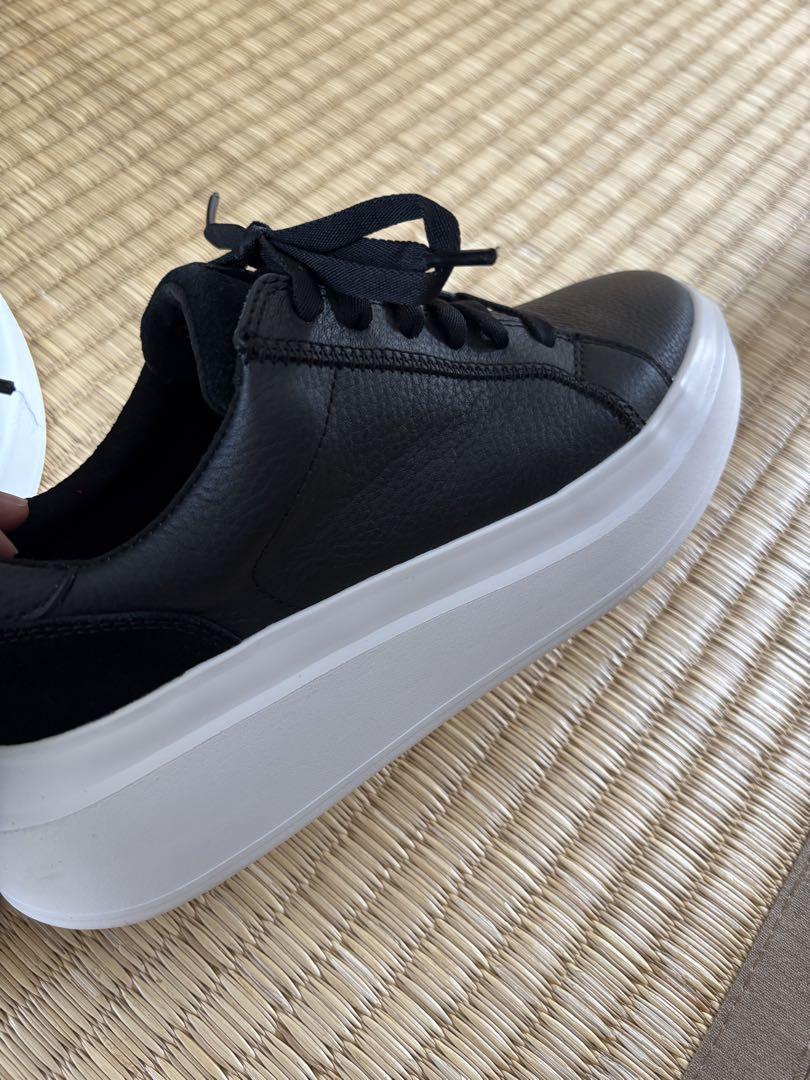 C06194 訳あり UGG スニーカー：左22cm/右22.5cm) - メルカリ