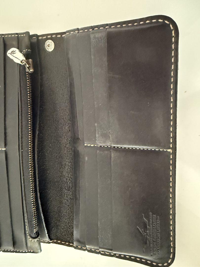 黒レザー スナップボタン付き長財布