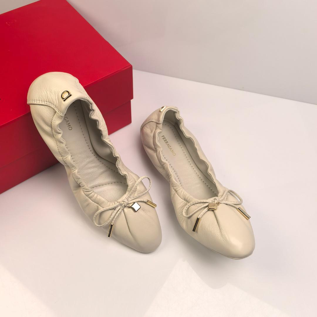 Ferragamo フェラガモ 蝶結びバレエシューズ ゴム入り フラットシューズ