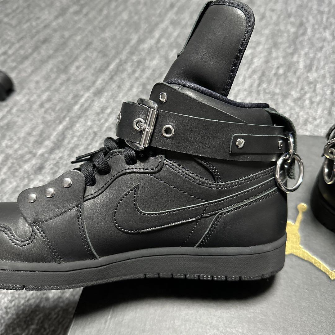 COMME des GARCONS HOMME PLUS × NIKE AJ1