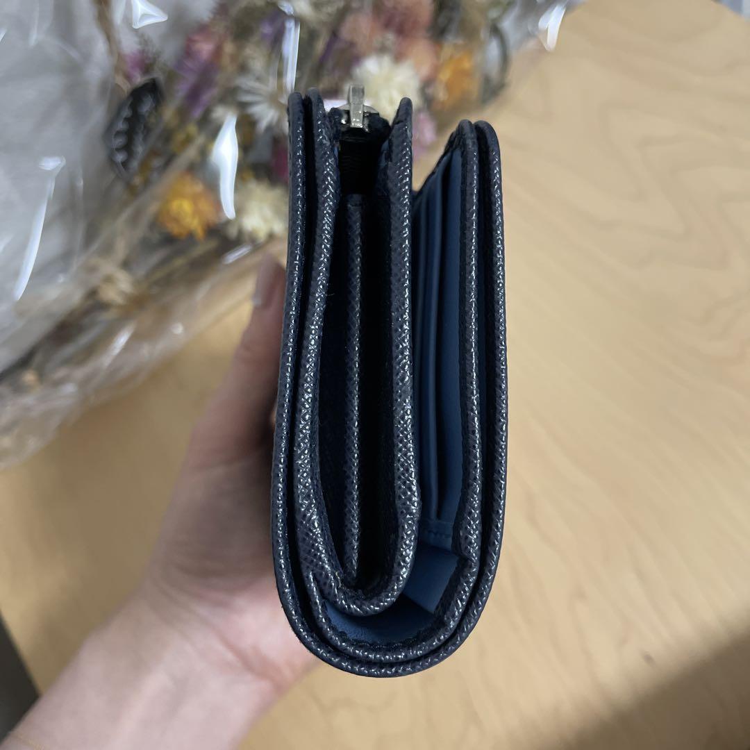 〈美品〉PRADA プラダ　二つ折り財布　サフィアーノ　バイカラー　ネイビー