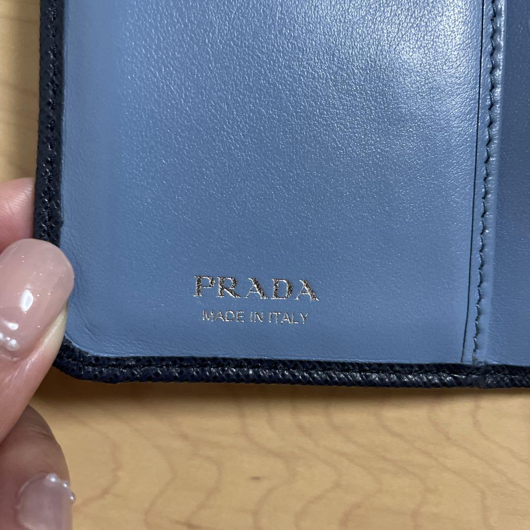 〈美品〉PRADA プラダ　二つ折り財布　サフィアーノ　バイカラー　ネイビー