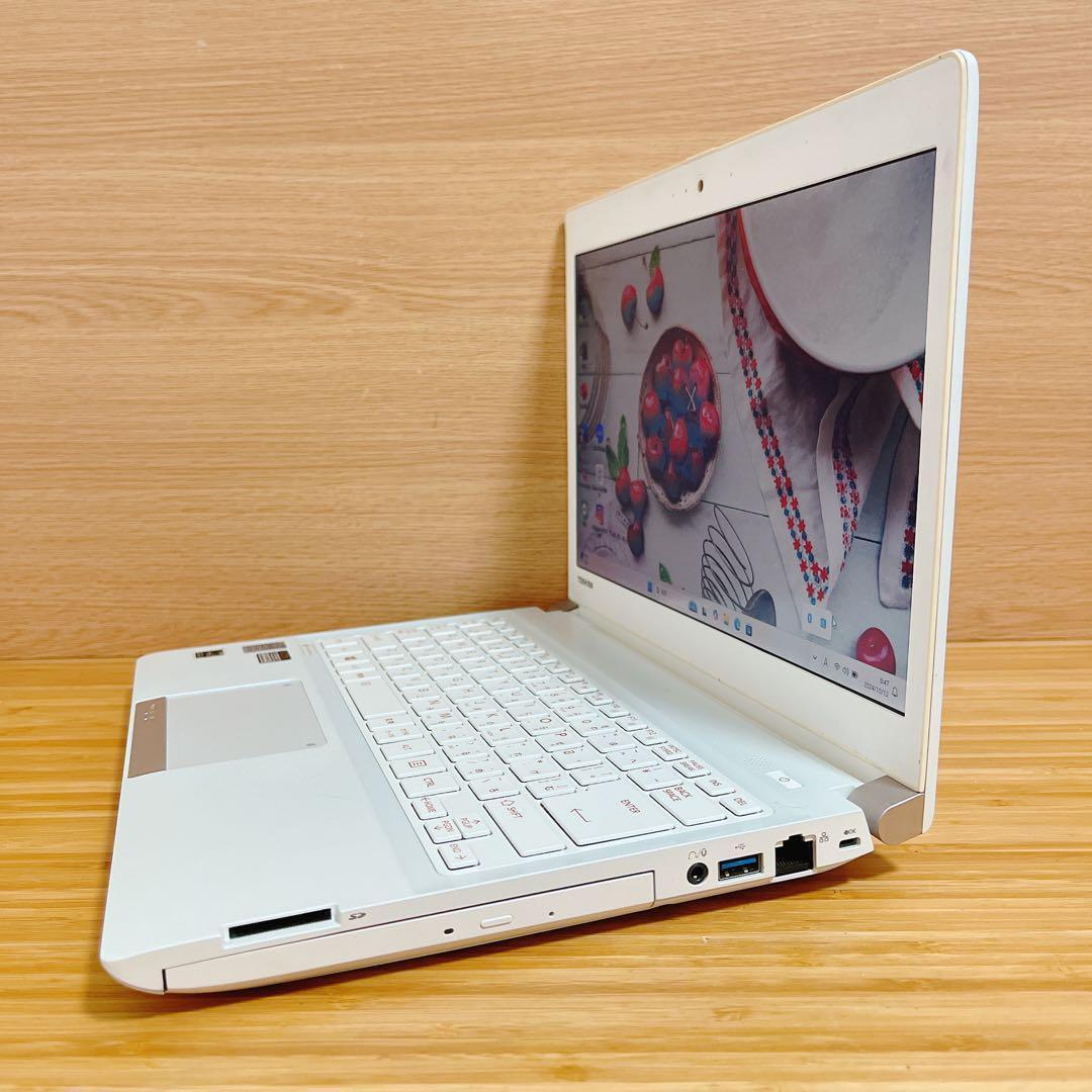 カメラ付PC✨ノートパソコン　windows11✨オフィス付き✨小型　軽量✨美品