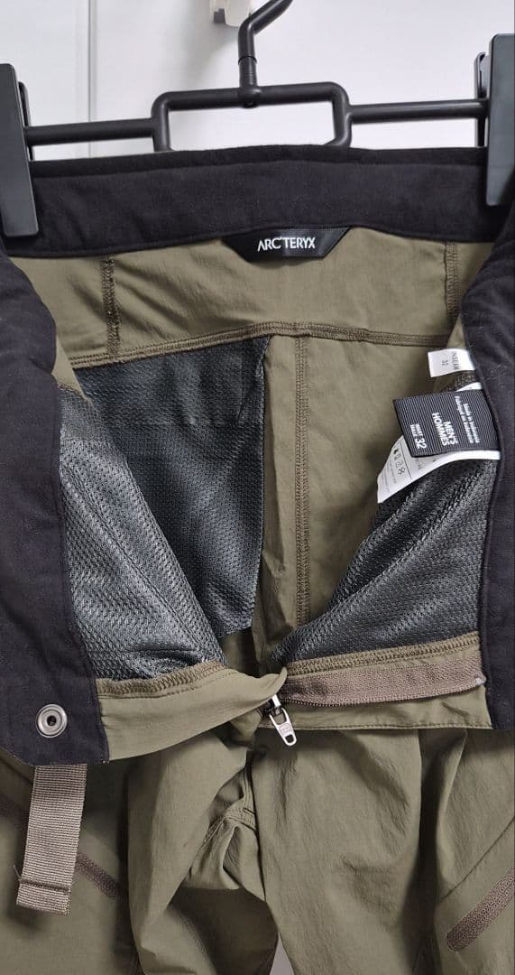 ③アークテリクス　パンツ