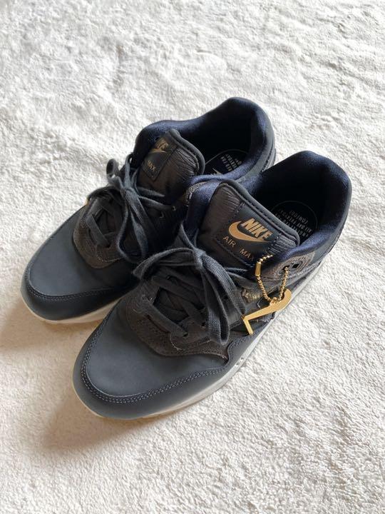NIKE AIR MAX