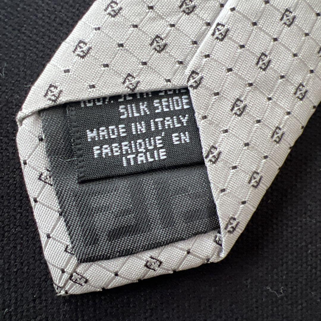 FENDI 上品 シルク ズッカ ネクタイ シルバー イタリア - メルカリ
