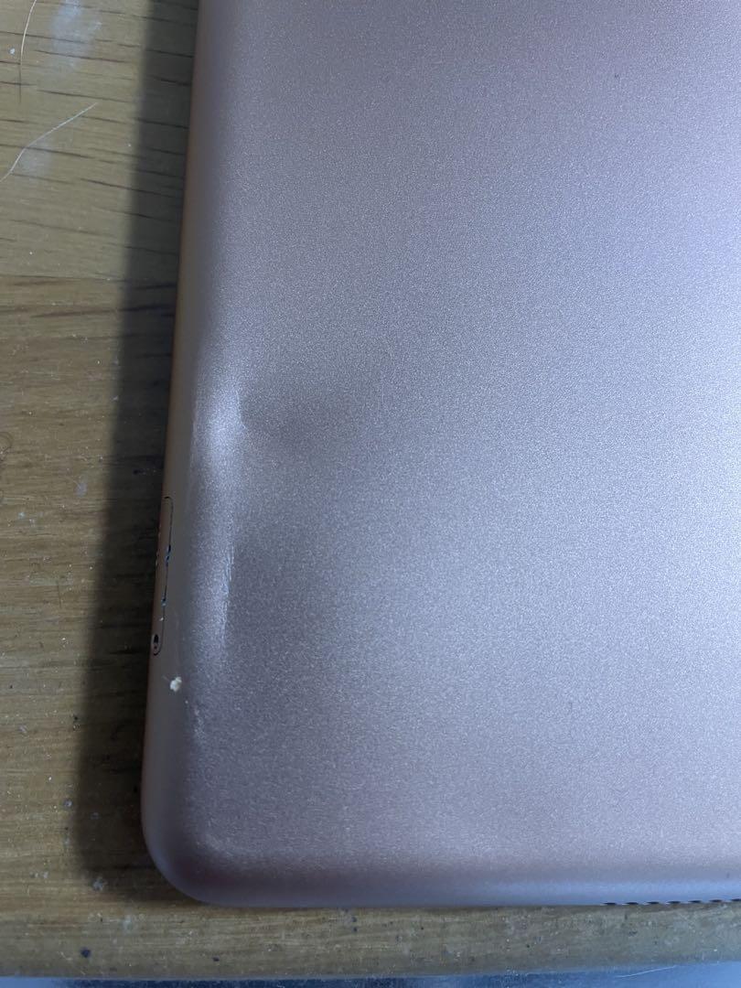Apple iPad ゴールド 本体　第7世代