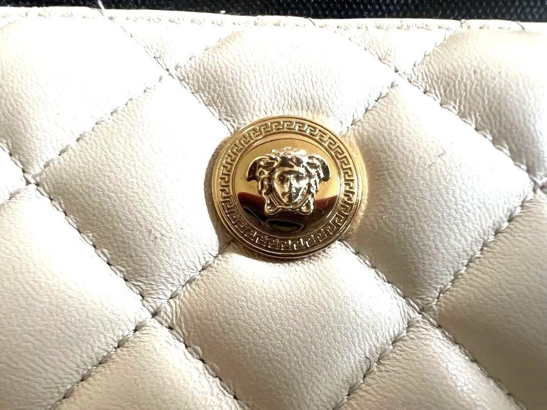 Versace アイボリー キルティング 長財布