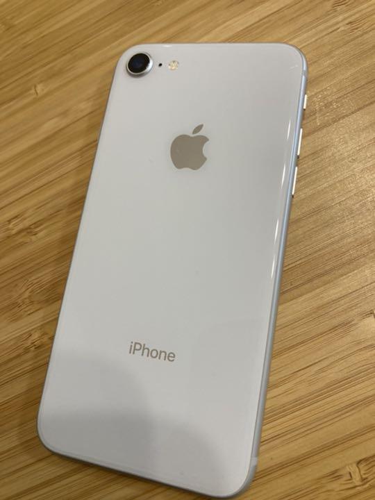 超激得お得 Wattuさん専用 iPhone 8 Silver 64GB auジャンク品 ahy2f-m20160895679 新品最新品