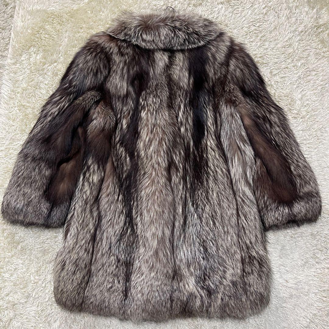 シルバーフォックス　リアルファーコート　Lサイズ相当　本毛皮　ボリューム満点