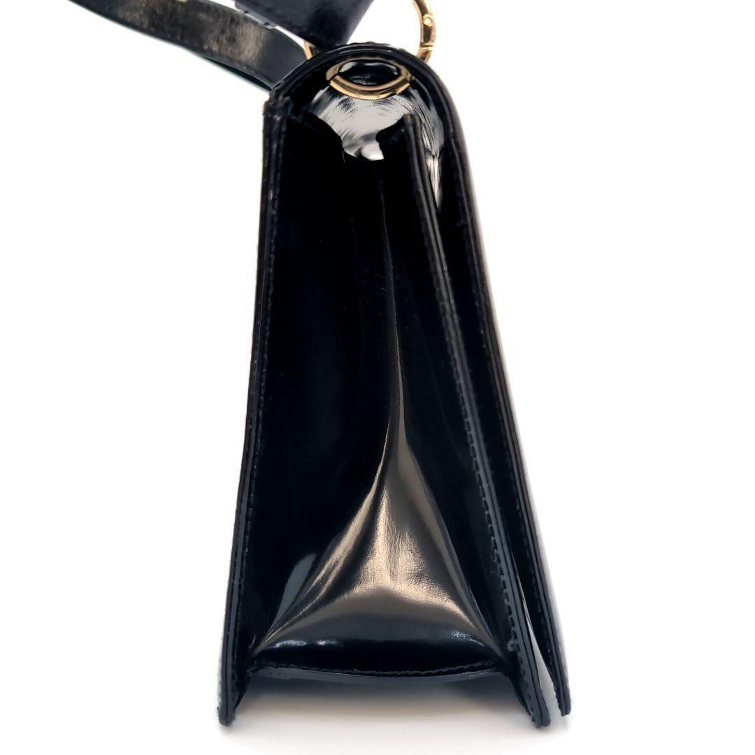 Salvatore Ferragamo バラ　ブラックパテント サルヴァトーレフェラガモ ガンチーニ ハンドバッグ パテント