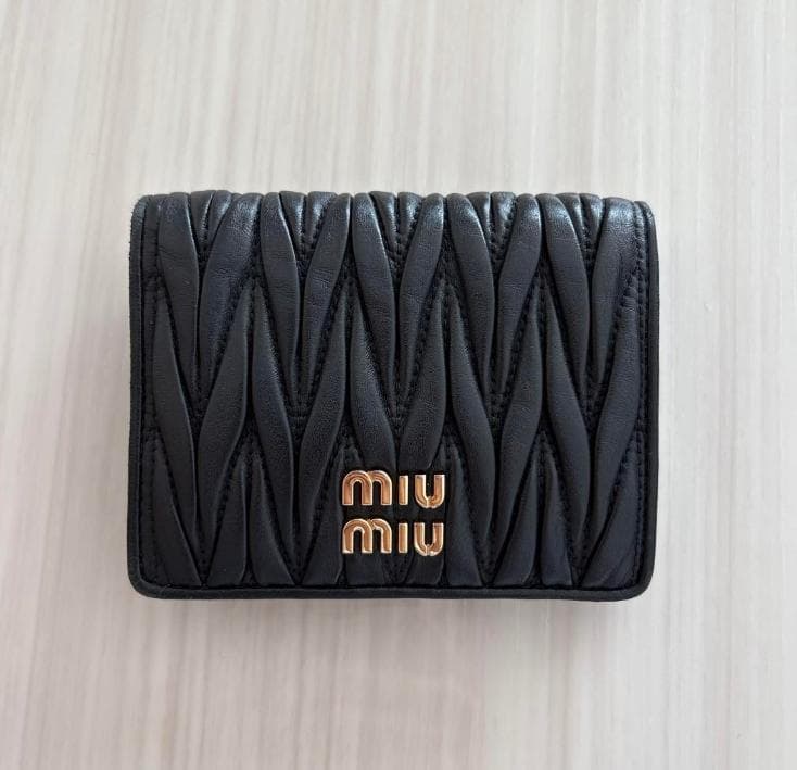 MIU MIU マテラッセレザー 折り財布