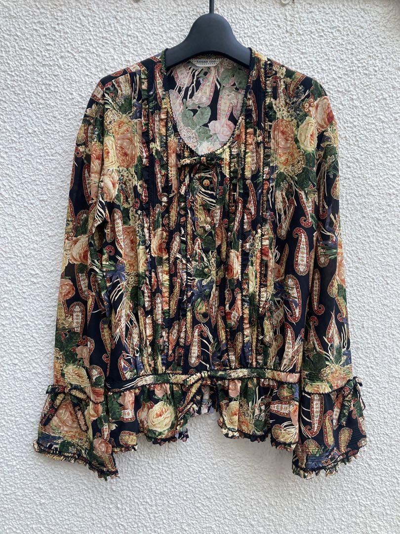 KANEKO ISAO プリーツ加工の和柄チャイナブラウス KANEKO ISAO #apc カネコイサオ ワンピース 赤 リボン 花柄 額縁