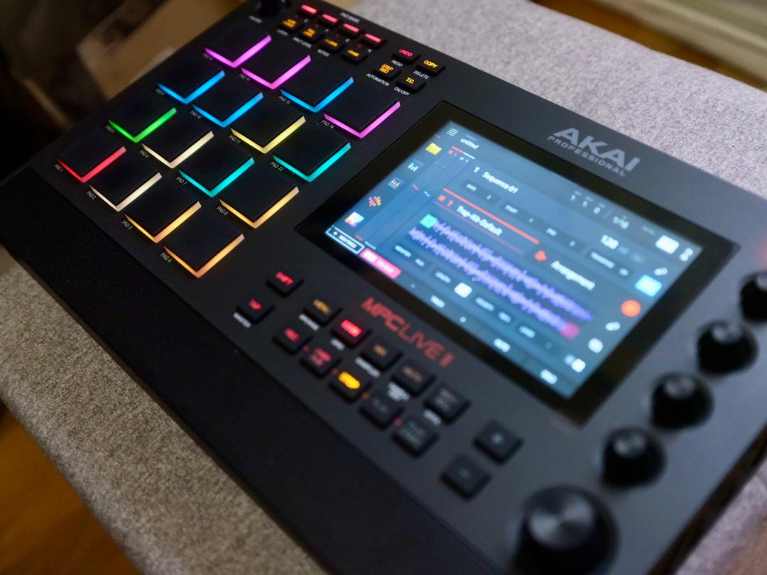 AKAI MPC Live II 本体
