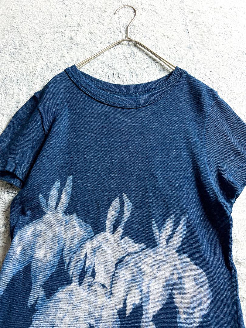 【45R】45rpm 綿100% インディゴ抜き染めTシャツ 菖蒲柄 花柄 2
