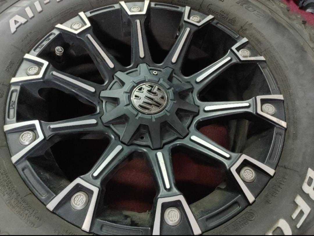 BFGoodrich All-Terrain T/A 285/70R17 - メルカリ