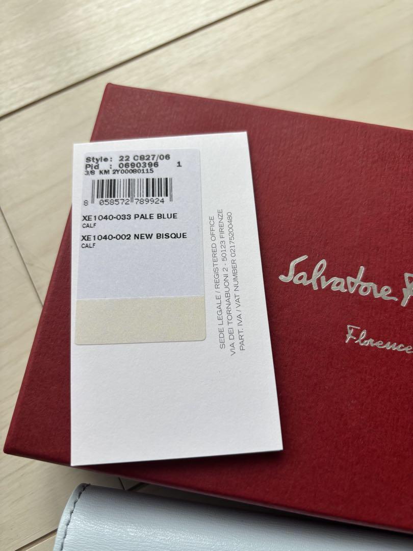 Salvatore Ferragamo 長財布 ライトブルー