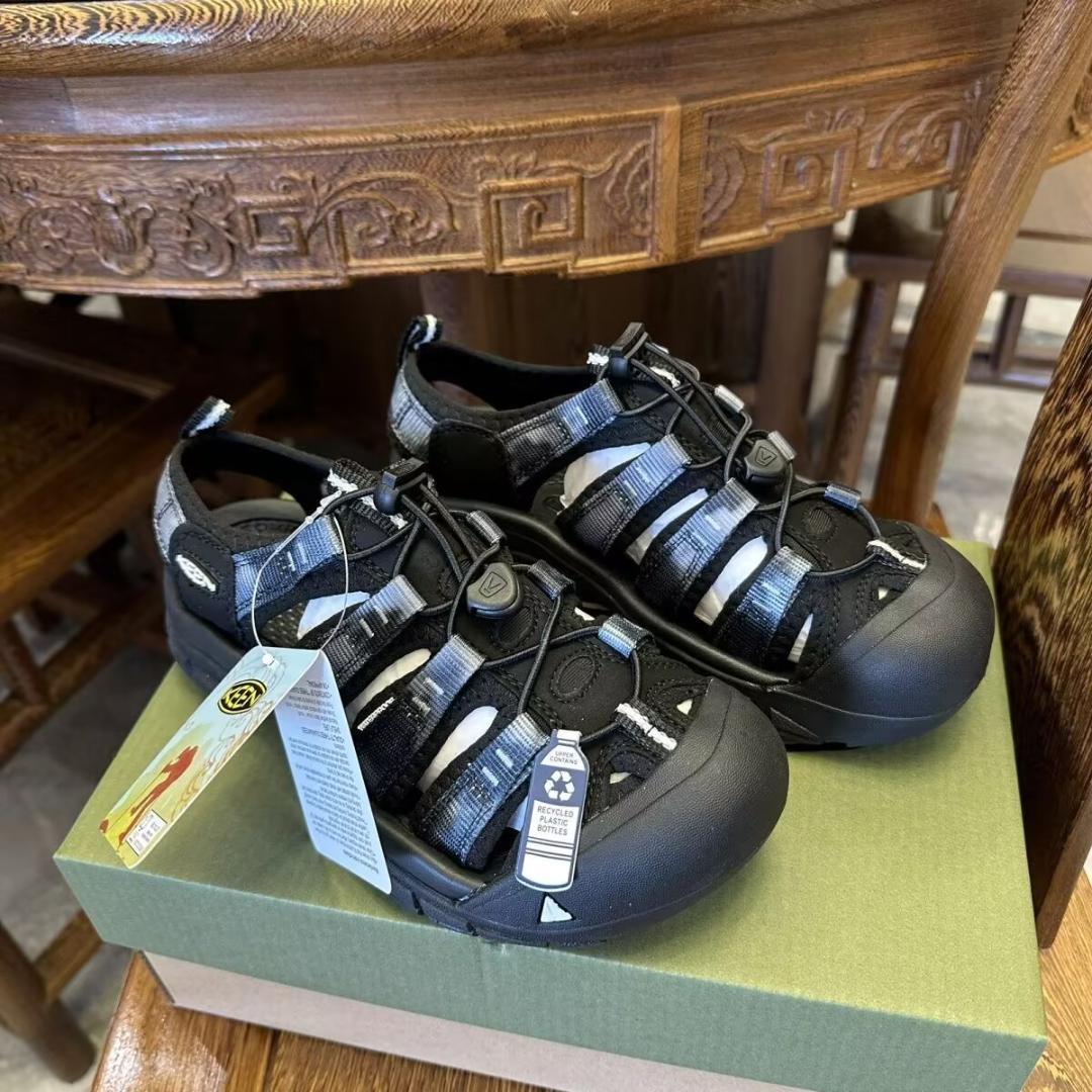 KEEN 27cm新品渓流靴 スポーツサンダルブラック/ホワイト