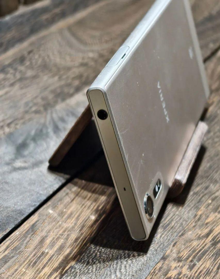 美品　Xperia XZ Premium SO-04J　SIMフリー スマホ