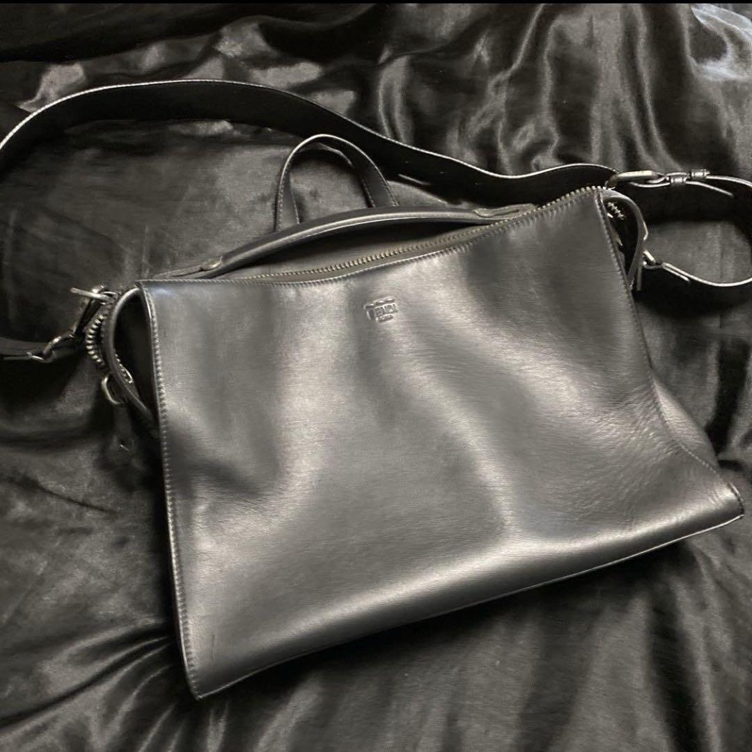 FENDI 「コンパクト」 メッセンジャーバッグ FF Squared Compact Bag Leather Black | Fendi