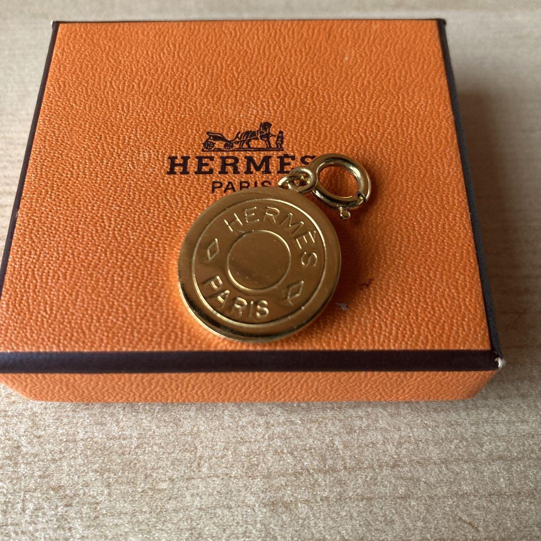 HERMES エルメス ペンダントトップ ゴールド　カラー　チャーム